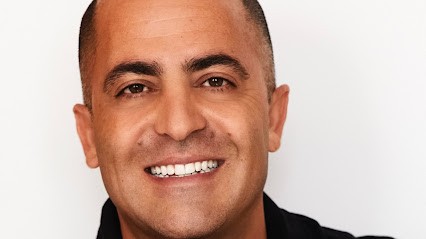 Dr Arash ZARRINPOUR, Dentiste à Paris 01