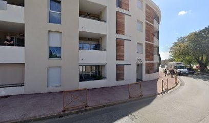 Docteur Martinez Sara, Dentiste au Luc