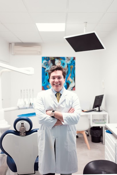 Dr Carlos Diaz-Maurino, Dentiste à Athis-Mons