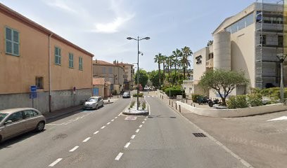 Salucki Jean, Dentiste à Vallauris