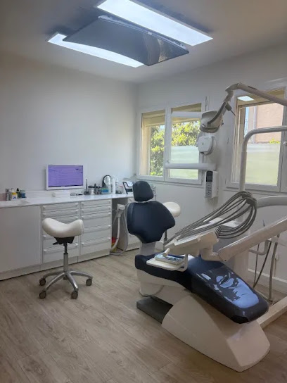 Docteur Estéban Ledrich Dentiste à la Roquette-sur-Siagne