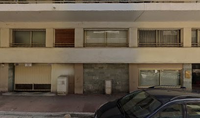 Dr ARRIUS-OPPO chirurgien dentiste, Dentiste à Antibes