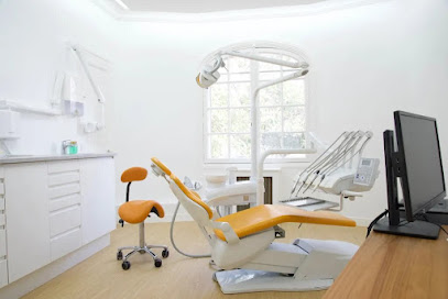 Dr Mathilde Spahn - Maison Dentaire Laumière Dentiste à Paris 19