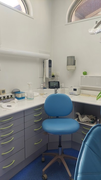 À. Malai, Dentiste à Voreppe