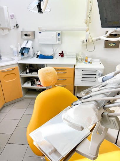 Docteur Hall Tara Chirurgien-Dentiste, Dentiste à Opio