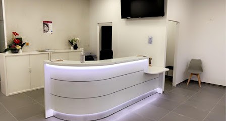 Docteur Saadia Akhoullou, Dentiste à Massy