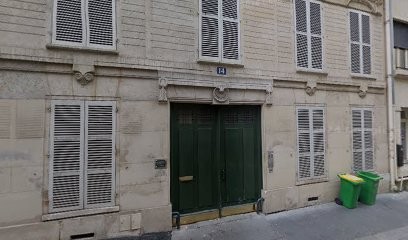 Dr Nooshika Montazeri, Dentiste à Paris 08