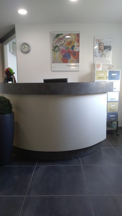 Dental office of Dr. Marc DI ROCCO, Dentiste à Vitrolles