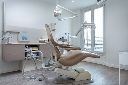 Docteur Hervé Sarfati, Dentiste à Paris 11