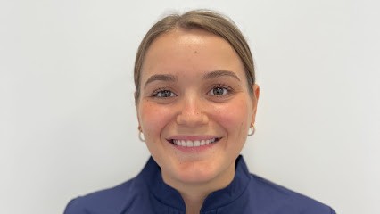 Emma Beau - Adjoint Chirurgien-Densite, Dentiste à Strasbourg