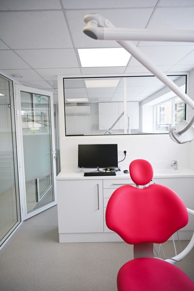 Dr Do Amaral - Exercice limité à l'orthodontie - Chatou, Dentiste à Chatou