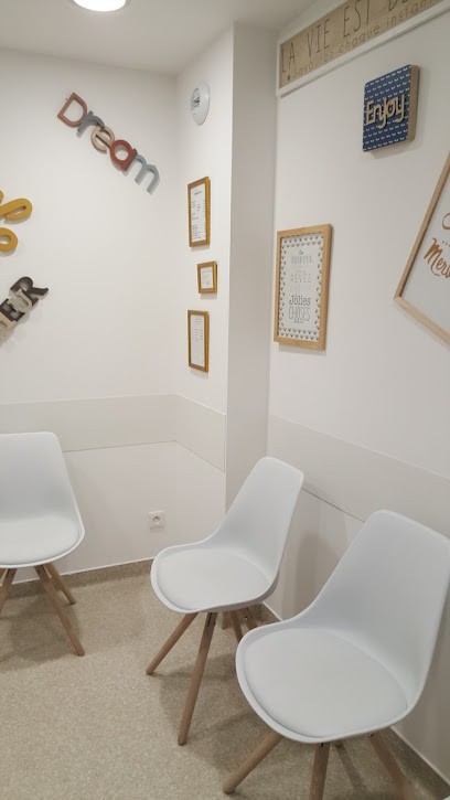 Oana MALUTAN, Dentiste à Neuilly-en-Thelle