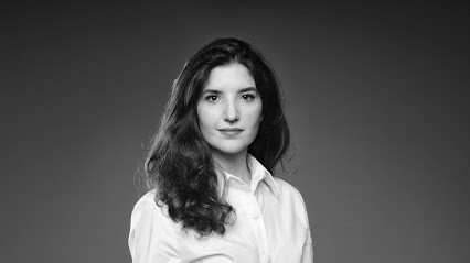 Dr Zeineb HAMDI- Parodontiste, Dentiste à Paris 04