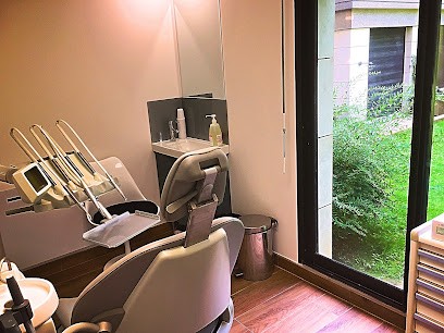 Dr Charles-Maximilien THI, Dentiste à Paris 14