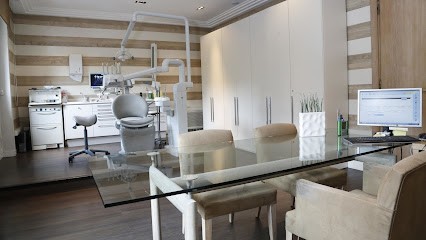 Dr Jonas NATAF, Dentiste à Neuilly-sur-Seine