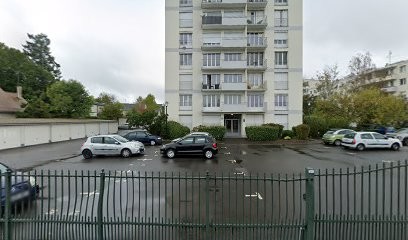 Dr. Tudor Camelia, Dentiste à Olivet