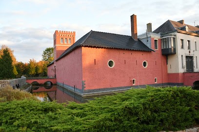 Chateau des cimes, Dentiste à Masny