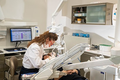 Docteur Yaël Marciano, Dentiste à Paris 16