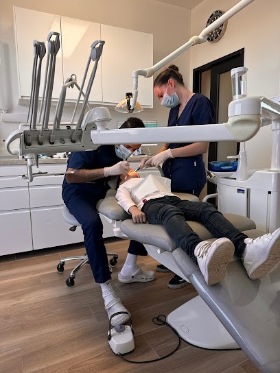 Dr BOUHLEL Aïmen, Dentiste à Tourrettes