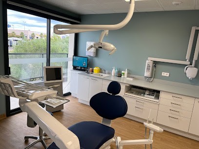 Docteur Fassi-Fehri Younes, Schryve Clément, De Lamer Clémence Et Alquier Marion, Dentiste à Perpignan