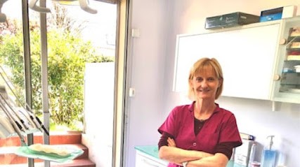 Dr Delphine HUGUES, Dentiste à Suresnes