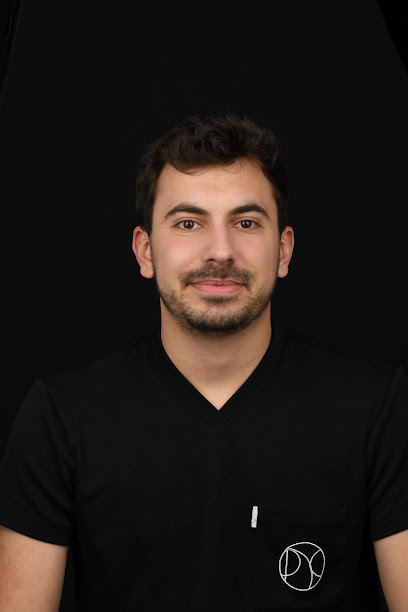 Dr Grégoire Carlotti, Dentiste à Paris 09