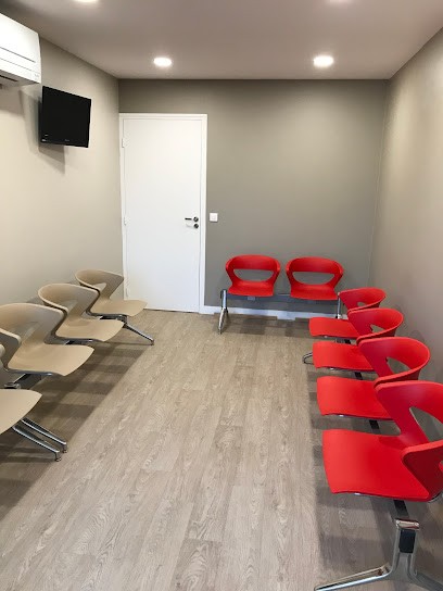 Alasadi Sarab Chirurgien-Dentiste CES orthodontie Dento-Faciale, Dentiste à Paris 18