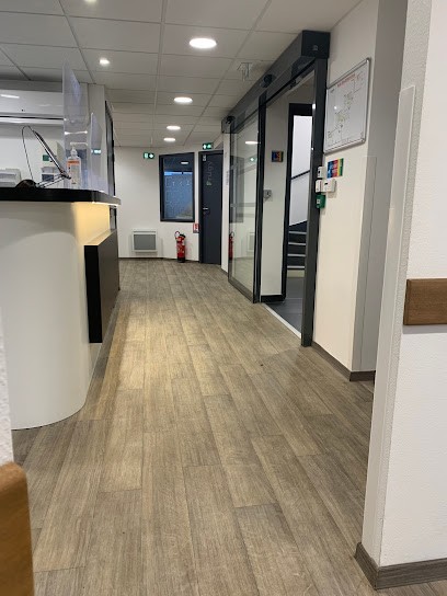 Dentist Office - Dr. Romain Miossec, Dentiste à Quimper