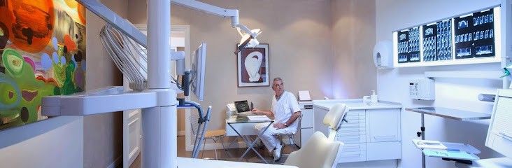Dr Naveau, Dentiste à Paris 07