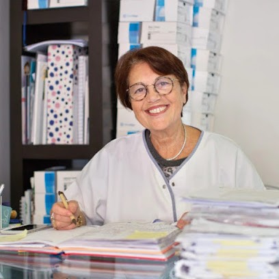 Dr. Nadia Medina, Dentiste à Paris 08