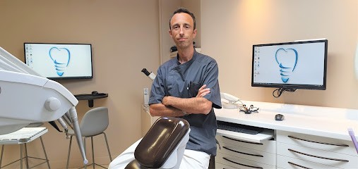 Chaneac Henri - Exercice limité à l'implantologie, Dentiste à Montgeron