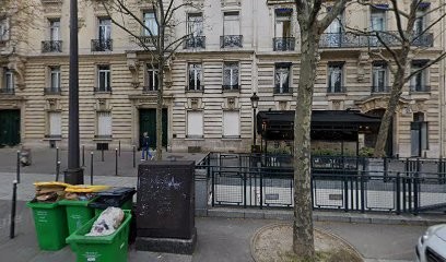 Dentiste Paris 8 Yves SAADA Implant dentaire Blanchiment dentaires Facettes, Dentiste à Paris 08