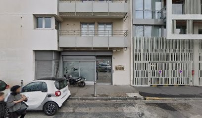 De Hauss-boncza Clemence, Dentiste à Marseille 06