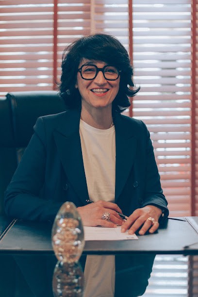 Docteur Atrak Kathy- Implantologie - Esthétique dentaire, Dentiste à Courbevoie