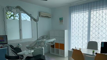 Charlotte ESCUDIE, Dentiste à Pessac