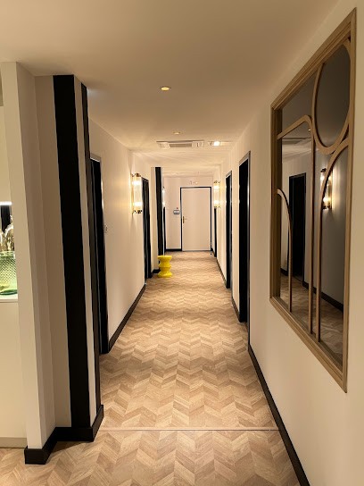 Chirurgien Dentiste - Klint Dajko, Dentiste à Lyon 09