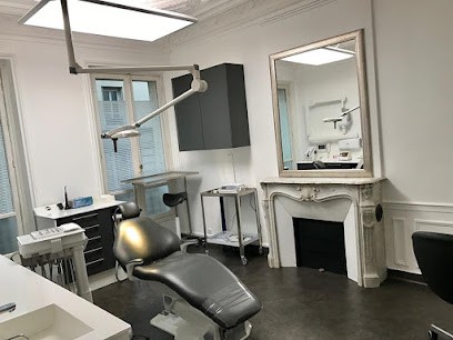 Dr Laurianne Foscolo, Dentiste à Paris 11