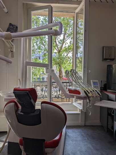 Kerkeni Ilyes, Dentiste à Paris 04