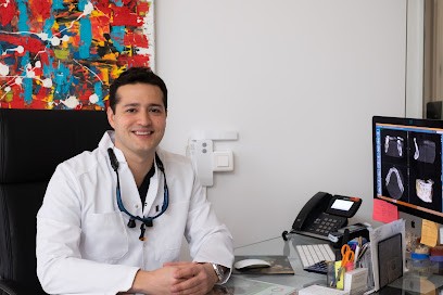 Dr Alvaro Pérez-Grassano., Dentiste à Paris 17