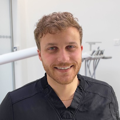 Dr Arthur QUILLON - IMPLANTOLOGIE, Dentiste à Lyon 08