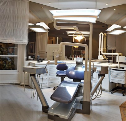 Dr. William SAINTE ROSE - Chirurgien Dentiste - Paris 8e, Dentiste à Paris 08