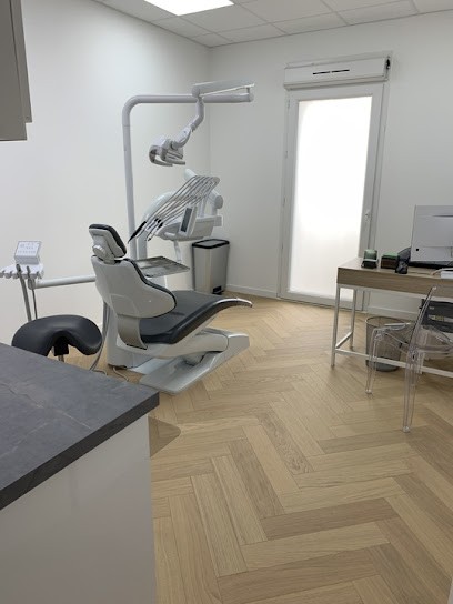 Cabinet Dentaire Parc Du Lion. Dr Atatri Imad, Dr Essaidi Anissa, Dr Mesbahi Thanina., Dentiste à Wattrelos