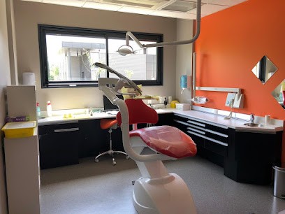 Zmantar Nour Eddine, Dentiste à Cournon-d'Auvergne