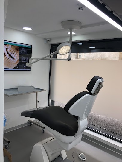 Dr Truta Tudor, Dentiste à Cogolin