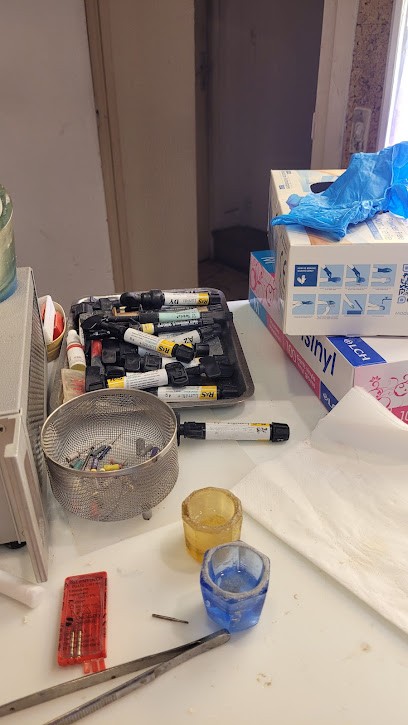 Colney Bernard, Dentiste à Mantes-la-Ville