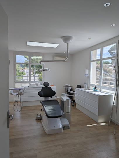 Dr Bouziane-Cherif, Anaïs, Dentiste à Gigean