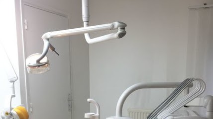 Ratiaray Helisoa, Dentiste au Plessis-Robinson