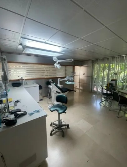 Dr Clément PACI Chirurgien-dentiste, Dentiste à Marseille 08