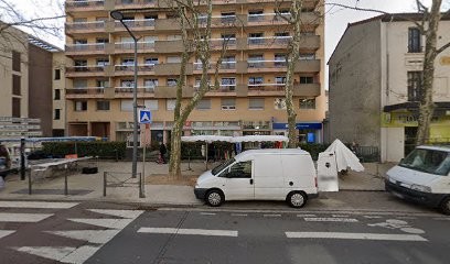 Yachi Scm, Dentiste à Lyon 05