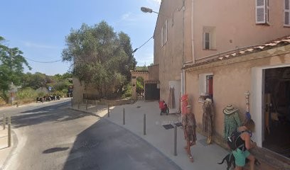 Lovec Heike, Dentiste à Hyères